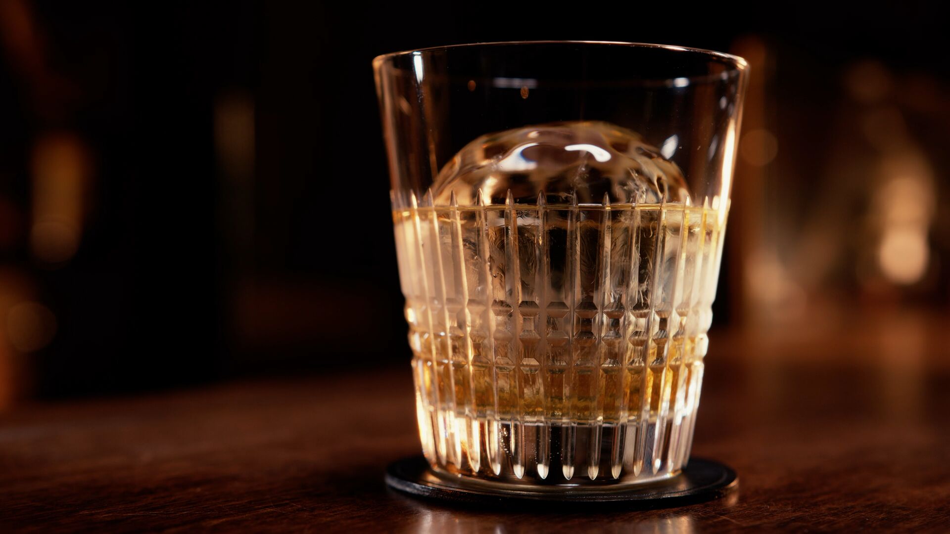 Perfect Whiskey on the Rocks [4K ASMR]